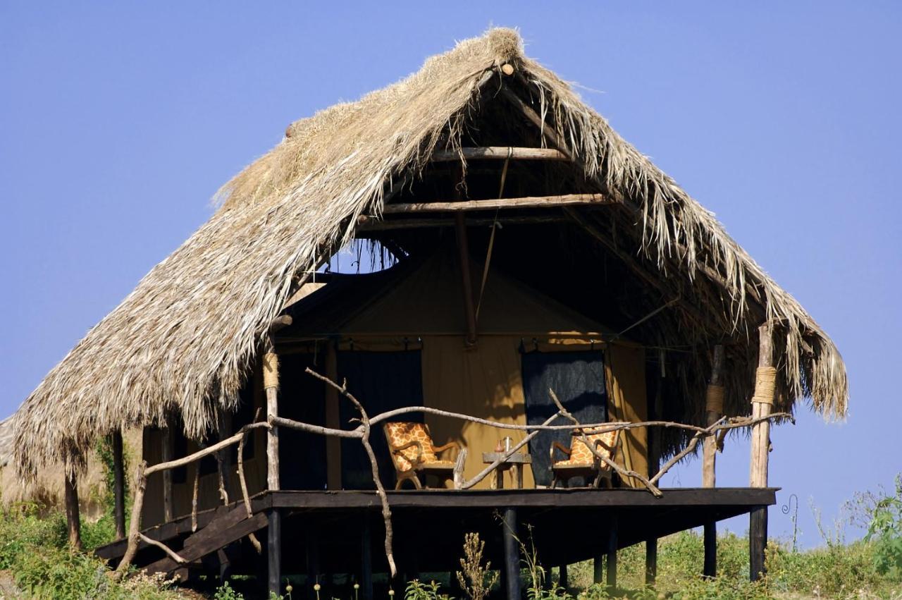 Crater Forest Tented Lodge カラトゥ エクステリア 写真